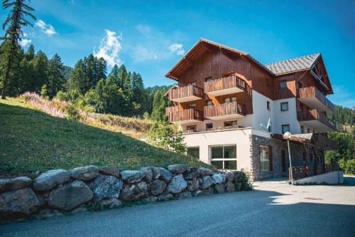 Puy-Saint-Vincent Apartment | Les Gentianes by Actisource