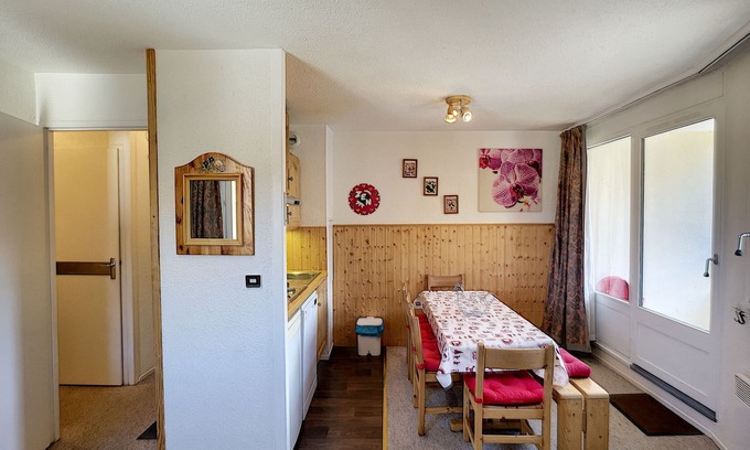 Reberty Apartment | Les Menuires: 2 rooms, 6 ppl, south balcony, wifi, pets, parking
