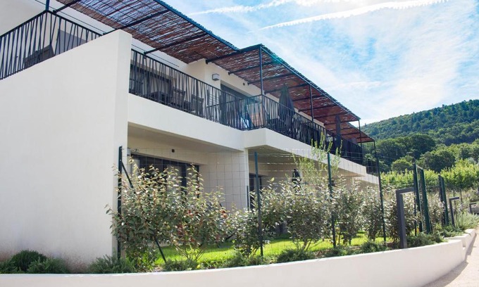 Malaucene Apartment | Les Papillons du Ventoux - Le Myrtil- éénslaapkamerappartement met terras en tuin