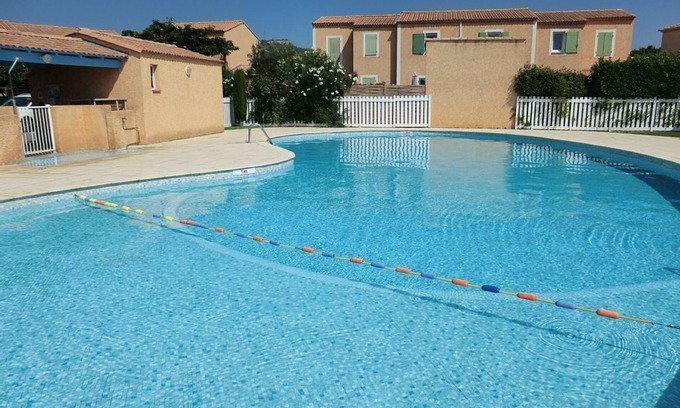 Eyguieres House | Les pieds dans la piscine la tête dans la tour" rental