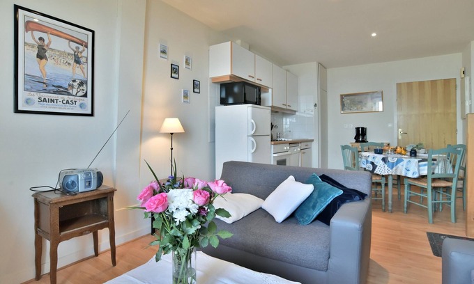 Saint-Cast-le-Guildo Apartment | Les Pieds dans le Sable - Appt vue mer