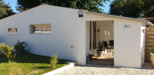 Les Mathes House | Les Pommes de Pin Gîte 2 à 4 pers Les Mathes proche zoo La Palmyre