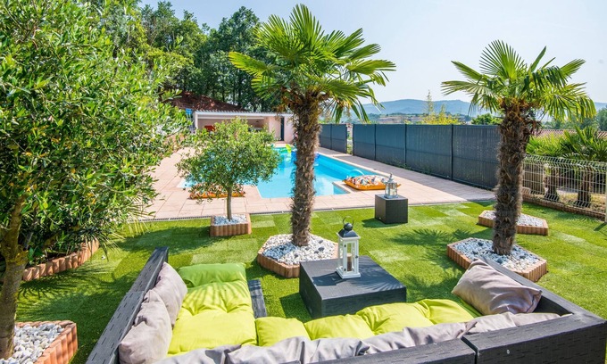 Montlaur House | Les Roses d’Angelina - Superbe maison avec piscine et jardin arboré
