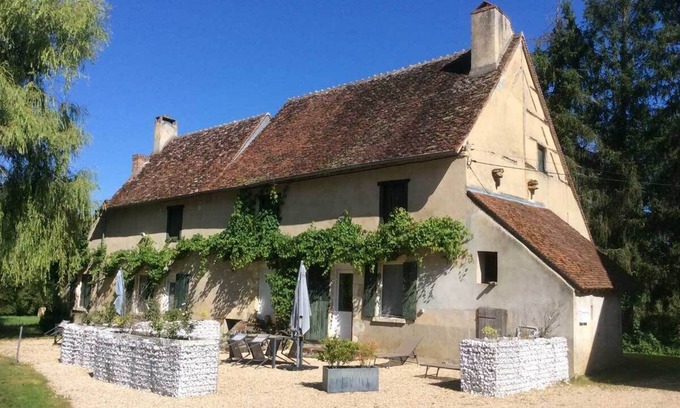 Jars House | Les Ruellés, a renovated former farmhouse in a green setting