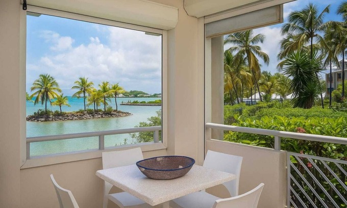 Pointe de la verdure Apartment | Les Yuccassines - Sea view and direct beach access