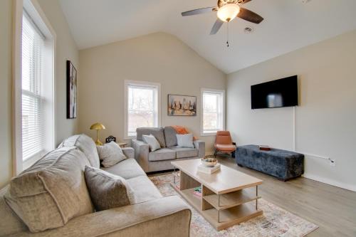 Oswego House | Less Than 1 Mi to Lake Ontario Oswego Group Retreat