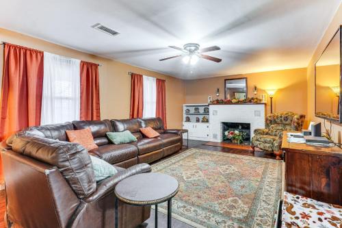 Berryville House | Less Than 1 Mi to Main St Berryville Spacious Family Home