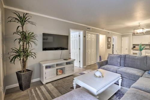 Hilton Head Apartment | Less Than 1 Mi to Beach Hilton Head Condo with Pool Access!