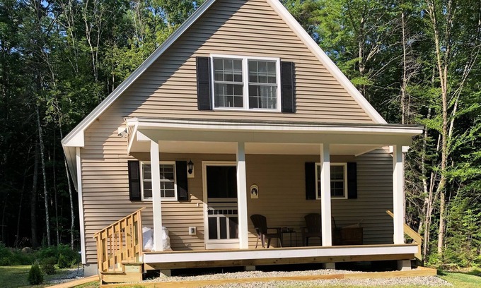 Danbury House | Less than 1 mile from Ragged Mountain