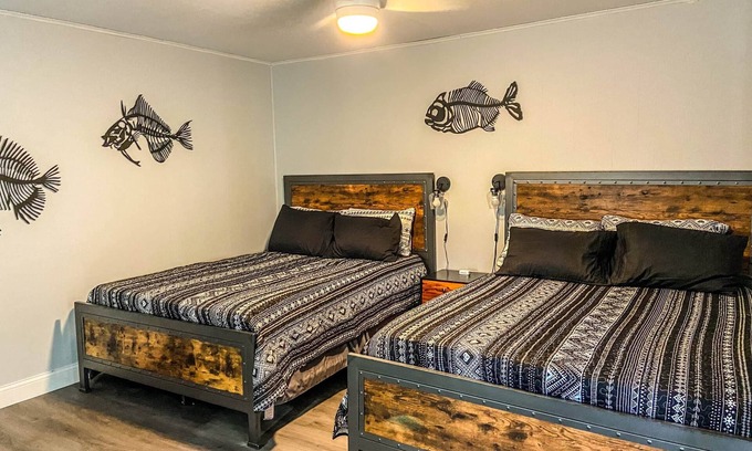 Quitman House | Less than a mile from Lake Fork-Striper Bass Stay-Rm 4