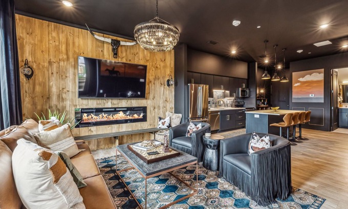 Edgehill Condo | Let 'Er Buck Nashville on Music Row near Broadway with Pool, Patio, Parking