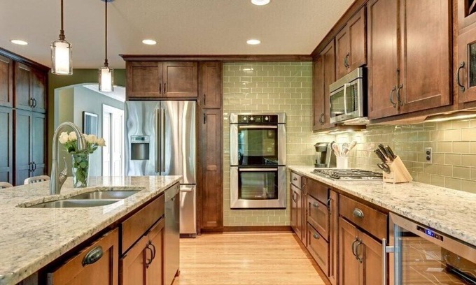 Edina House | Let Them Eat Cake! n4 bedroom, family and pet friendly house in Edina!