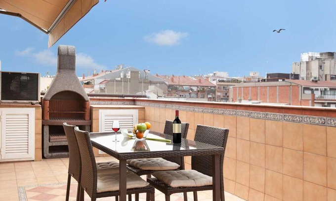 La Sagrada Familia Apartment | LetsGo Sagrada Familia Penthouse