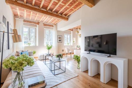 Lucca Historical Center Apartment | Letters from Lucca Contemporary 2 Bedrooms 2 Bathrooms Apartment