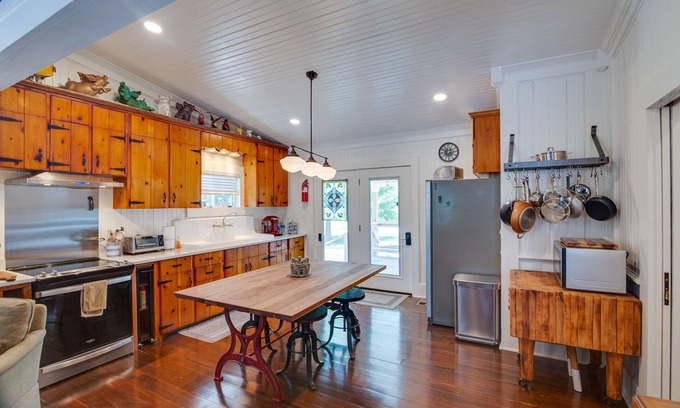 Lewisburg Cottage | Lewisburg Home w/City Park Views: Near Downtown!