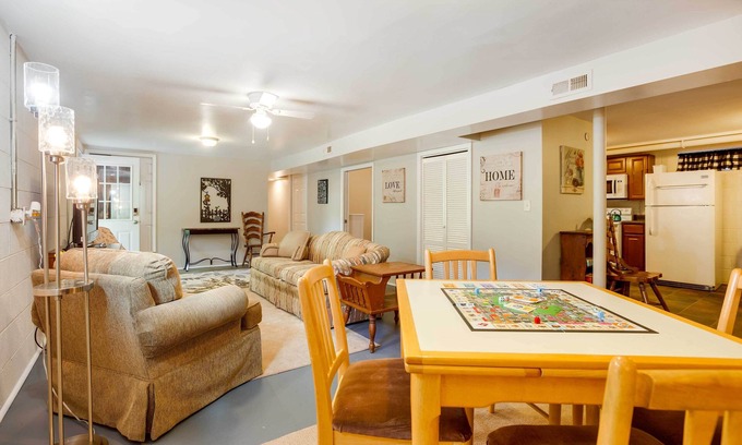 Lexington Apartment | Lexington Apt Rental Near VA Military Institute!