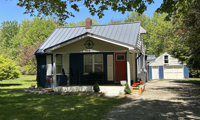 Lexington House | Lexington Stays. Close to town and beach!