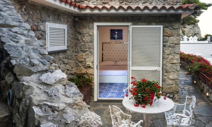 Marina Piccola Cottage | LHP Suite Superior Cottage Capri