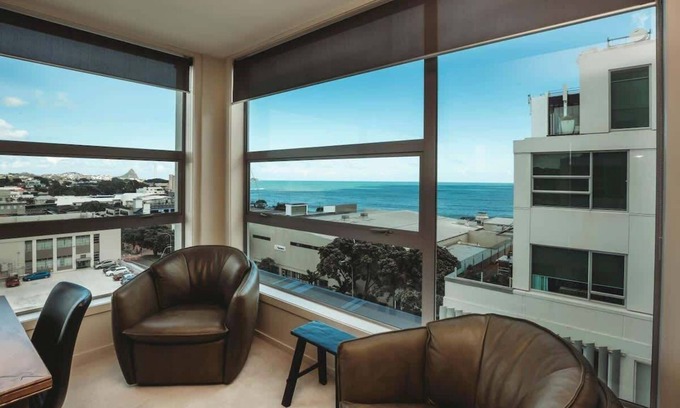 New Plymouth CBD Apartment | Liardett Penthouse - Inner city accommodation