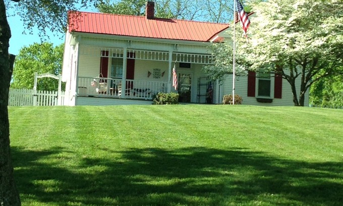 Thompson's Station Other | Liberty Farm - Historic farm house w/pool; sleeps 7