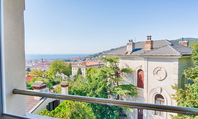 San Giovanni-Chiadino-Rozzol Apartment | Liberty on the Gulf! Modern & Cozy Apt x6