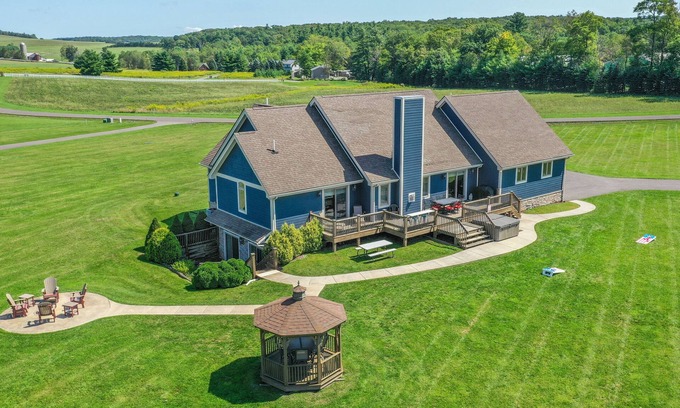 North Glade Hills House | License to Chill | Lake Access + Outdoor Space