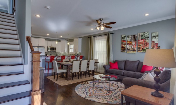 Cleveland Park House | Licensed, 5 Min To Downtown 4BR, 3.5BA with 2 Master Suites