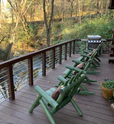 Cashes Valley House | Lickskillet Lodge on Fightingtown Creek; HOT TUB
