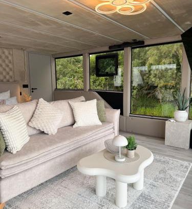 Parey Boat Rental | Lieblingsplatz Parey - schwimmende LuxSuite