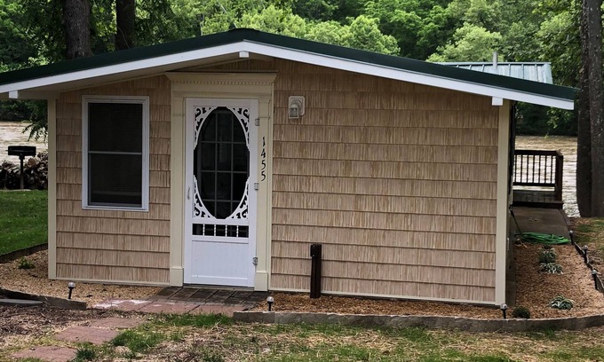 Luray Cottage | LIFE IS BETTER AT THE SHENANDOAH RIVER AT OUR COZY RIVERFRONT COTTAGE!