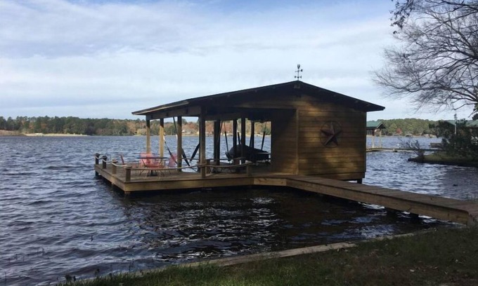 Crockett House | Life Is Better At The Lake