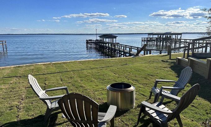 Summerton House | Life is better at the Lake nLakefront home that sleeps 13!