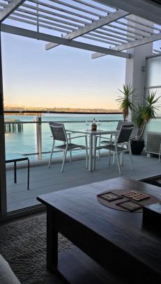 Auckland Central Business District Apartment | Life on Water- Princes Wharf apartment with fabulous views