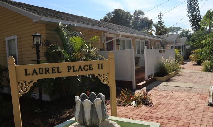 Downtown Apartment | Light and Airy and Private, Great Location, Historic Neighborhood.