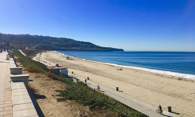 Torrance Beach Apartment | Light Bright Airy Studio Apt *1 block to Beach*