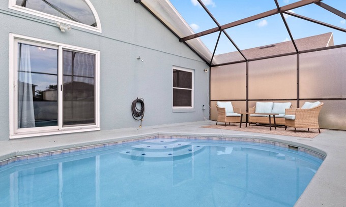 Highgate Park House | Light-filled family retreat w/Pool + Foosball, 8.5mi to Disney