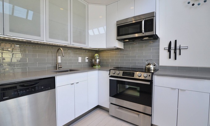 Georgetown Apartment | Light Filled Modern Apartment In The Heart Of Georgetown, Walk To Everything