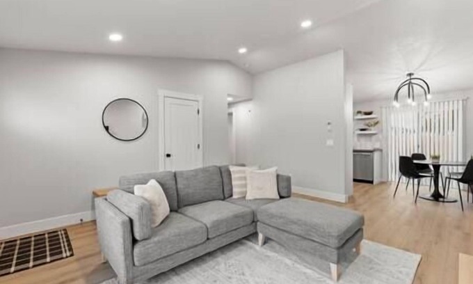Vancouver House | Light & Perfect NW Stay with Modern Amenities