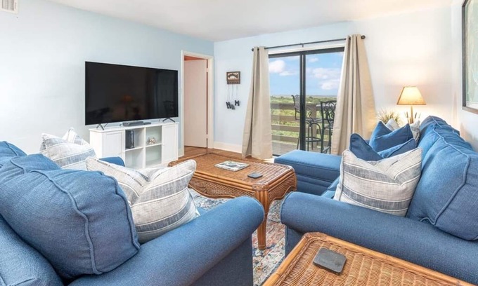 Tybee Island Condo | Lighthouse Point 13B | Oceanfront Condo, Pool!