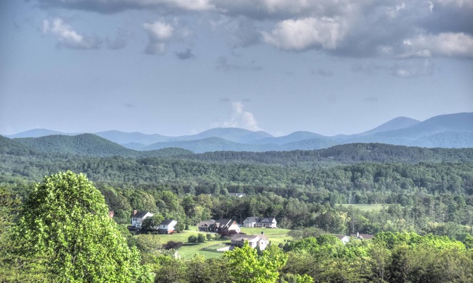 Blairsville Cabin | Lil Bit O Heaven | Mtn Views | Hot Tub | Fire Pit