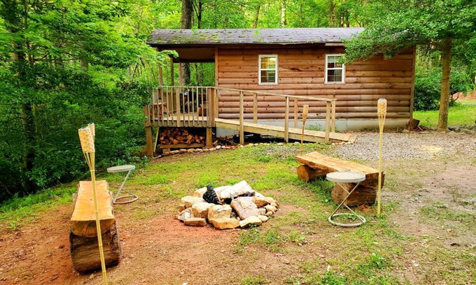 Helen House | Lil' Log at Hearthstone Cabins and Camping - Pet Friendly