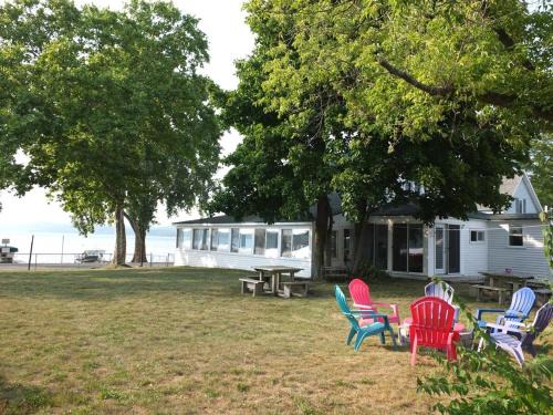 Beulah House | Lil's On The Lake Vintage Cottage On Crystal Lake