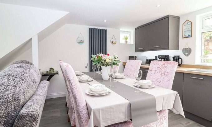 Dawlish House | LILLY'S COTTAGE, family friendly, with a garden in Dawlish