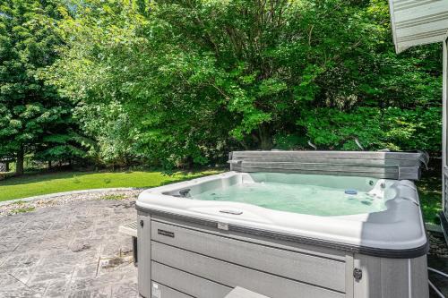 South Haven House | Lily Pond Haven - Private Hot tub - Large recently remodeled home!