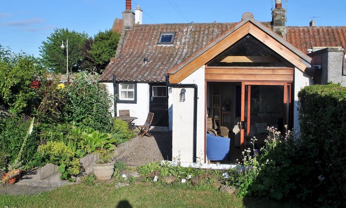 Crail Apartment | Lily's Cottage quaint retreat in coastal village