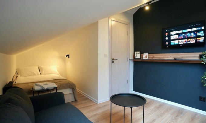Sofia City Center Apartment | Lily's Studio 7 - Cozy Home - Central Sofia