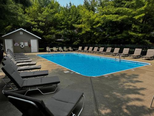 Saugatuck Villa | Lilypad Dock on Goshorn Lake Pooltown