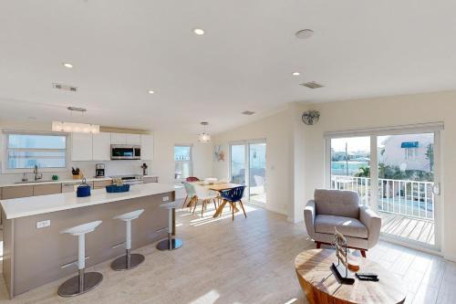 Marathon House | Lime in the Coconut
