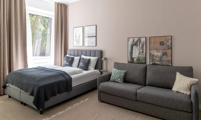 Tempelhof Apartment | limehome Berlin Luise-H. | Suite with Sofa Bed