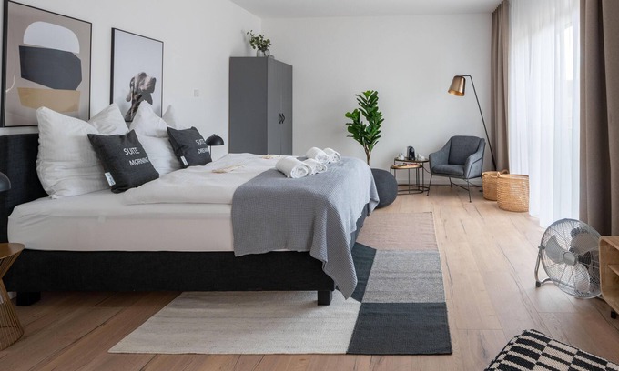 Bahnhofsviertel Apartment | limehome Frankfurt Gutleutstr. | Suite XL